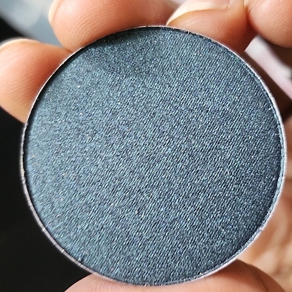 Juvias place eyeshadow - Picture 2 of 2